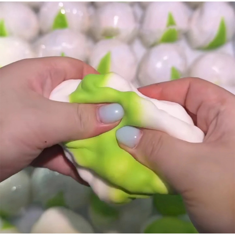 ピスタチオは手でつままれます。 ASMR感覚解消プレッシャー - Crystal Growing Kit のレビューと価格